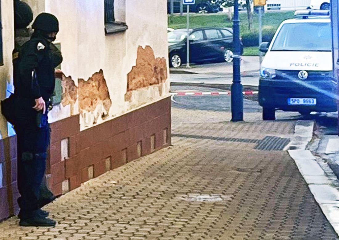 В Чехии мужчина выстрелил в полицейского и получил пулю в ответ