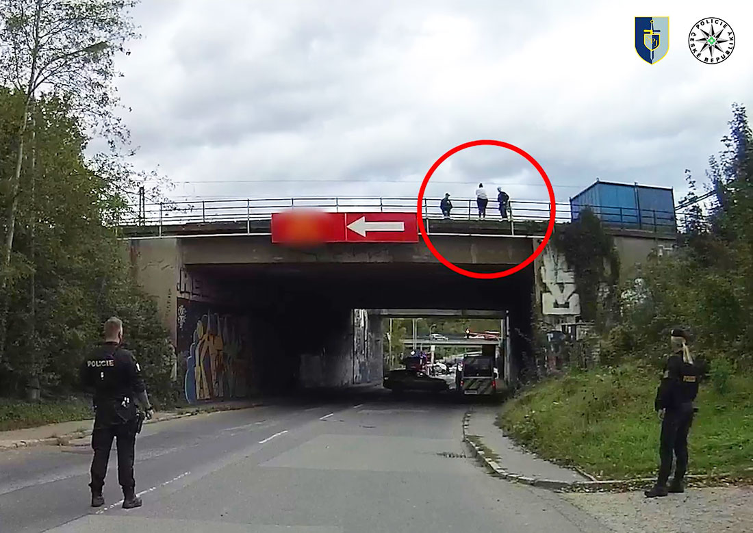 В Праге полицейские предотвратили самоубийство: видео