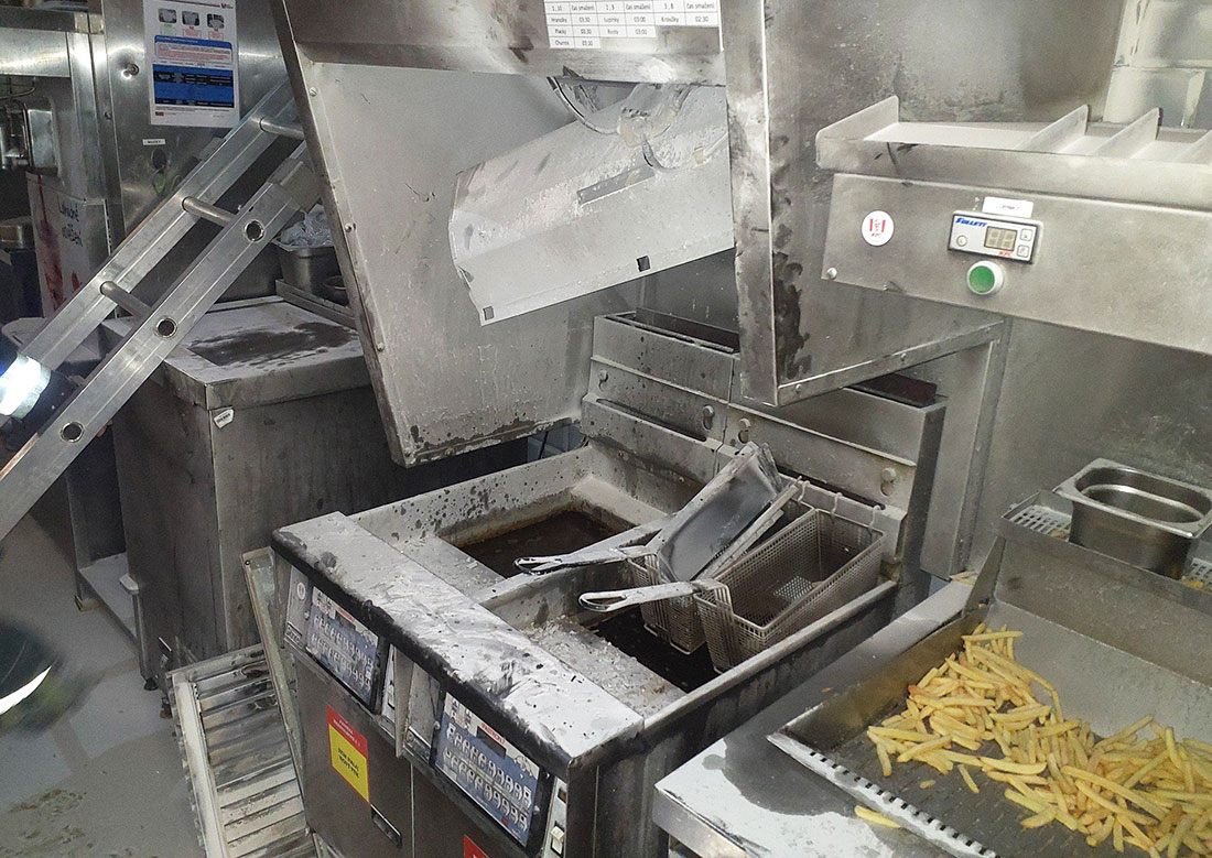 В Праге торговый центр эвакуировали из-за пожара на кухне KFC