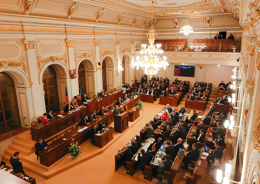 Парламент Чехии принял закон о продлении защиты и новом ВНЖ для украинских беженцев