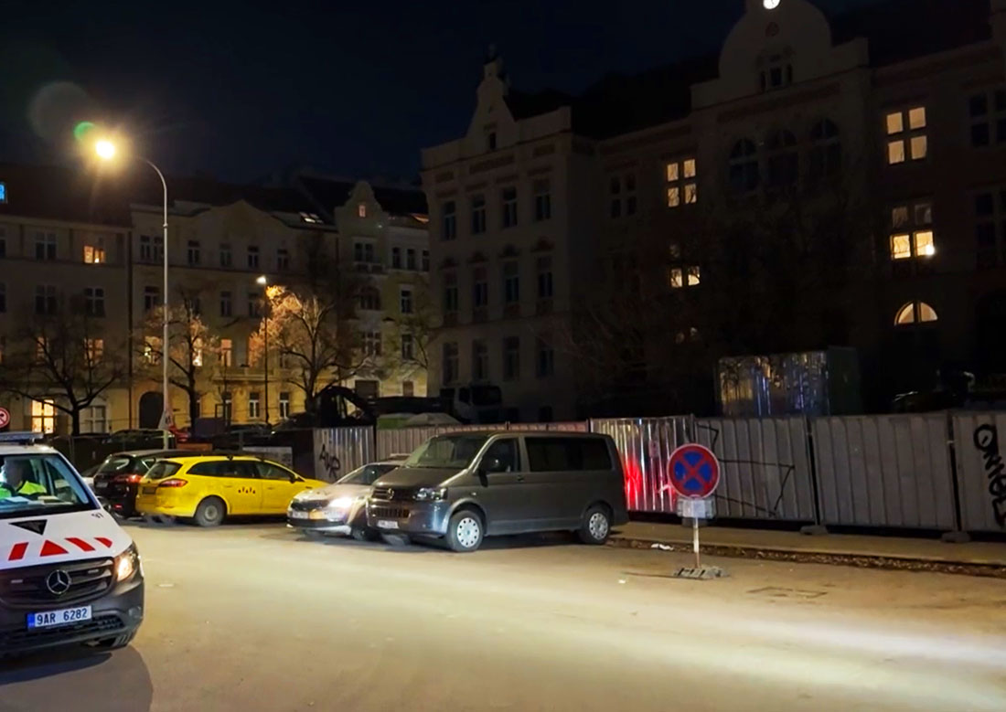 В Праге экскаваторщик наткнулся в земле на человеческие кости