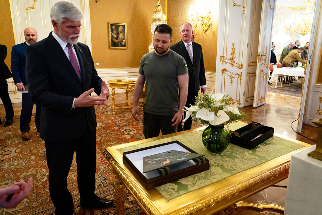 В Пражском Граде впервые открылась выставка подарков президенту Чехии