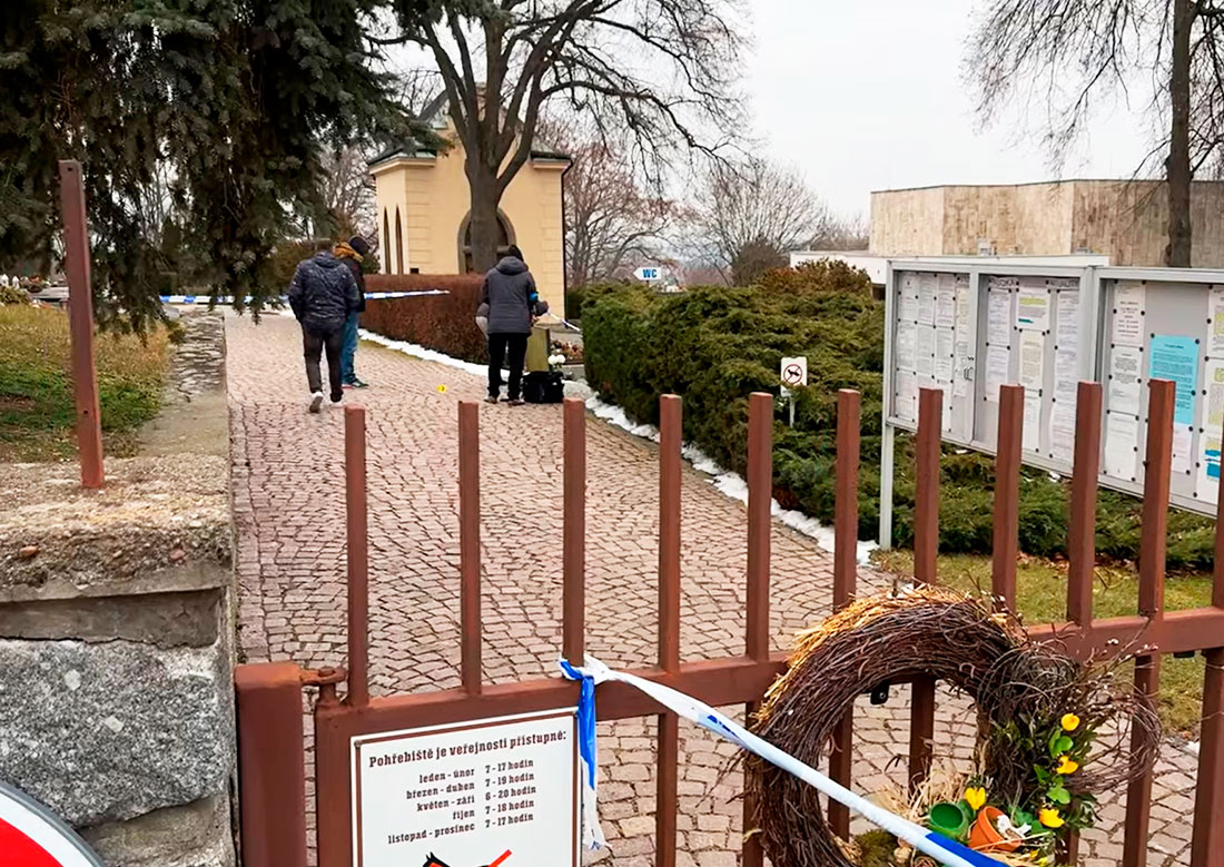 На похоронах в Чехии 72-летний пенсионер порезал двух родственников