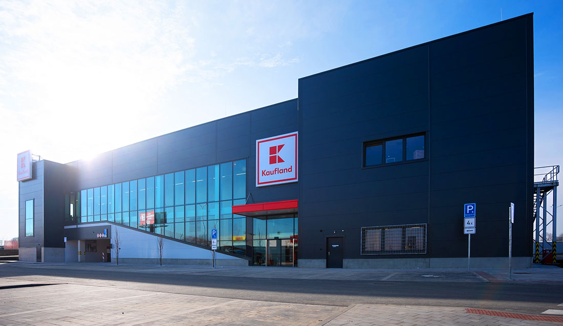 В Праге открылся новый технологичный супермаркет Kaufland