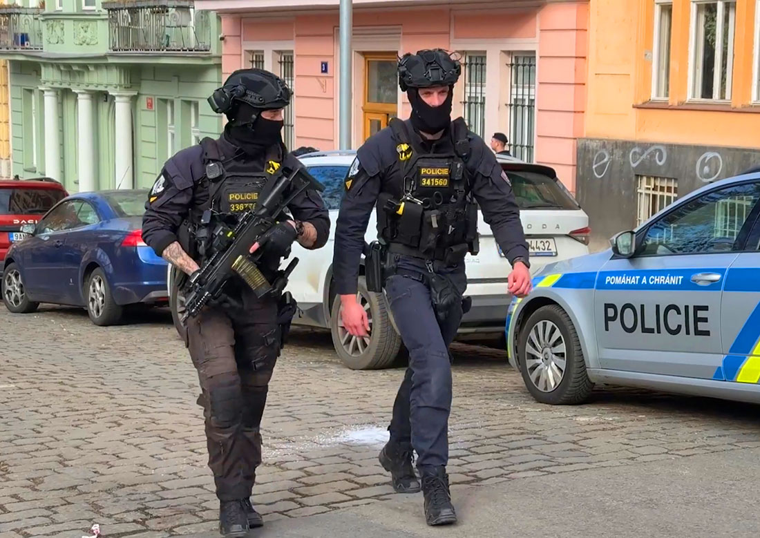В Праге полицейские застрелили самоубийцу