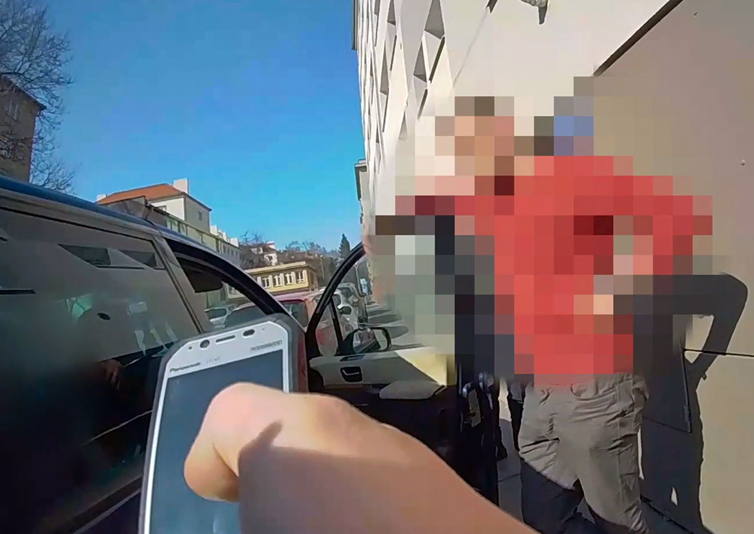 Пражская полиция задержала самонадеянного преступника: видео