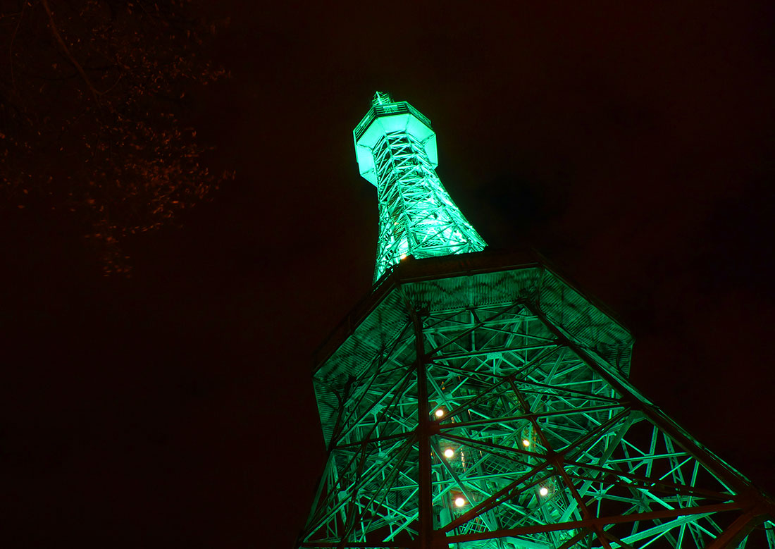 Петршинская башня в Праге позеленеет на один вечер