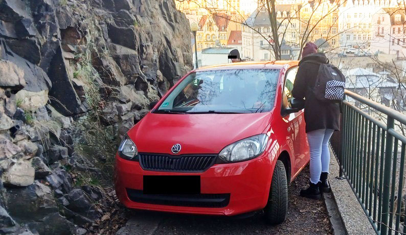 В Карловых Варах иностранка повернула не туда и оказалась в ловушке
