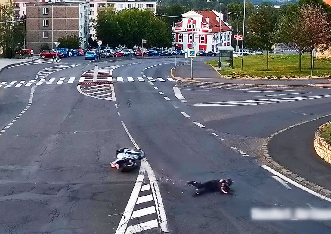 Полиция Чехии показала нарезку ДТП с участием мотоциклистов: видео