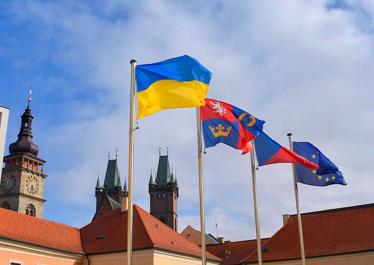 Зампред ANO выступил за снятие флагов Украины с государственных зданий в Чехии