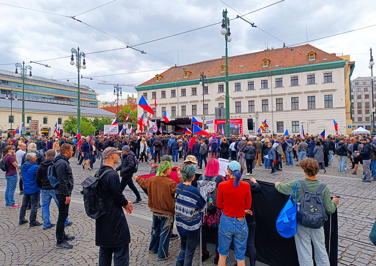 В центре Праги прошли митинги за мир и налаживание отношений с Россией