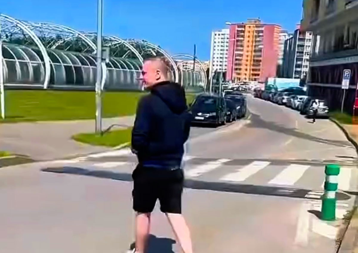Полиция задержала мужчину, избившего украинку на улице в Праге: видео
