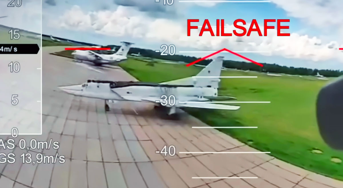 СБУ показала новое видео атаки дронов на российские аэродромы