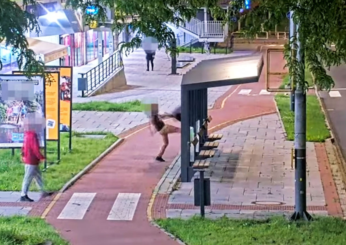 Вандала в Чехии настигла мгновенная карма: видео