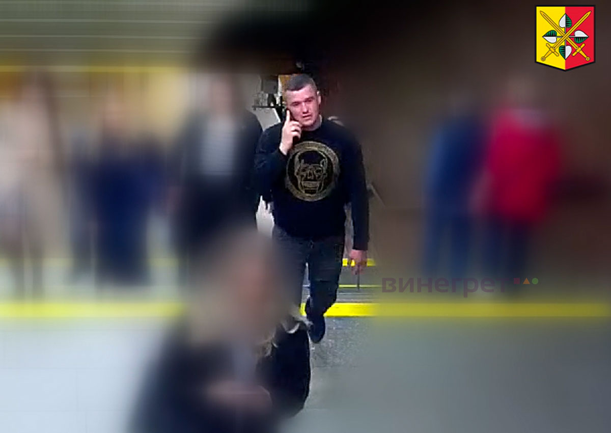 В Праге неизвестный сексуально домогался женщин в метро и на улице: видео