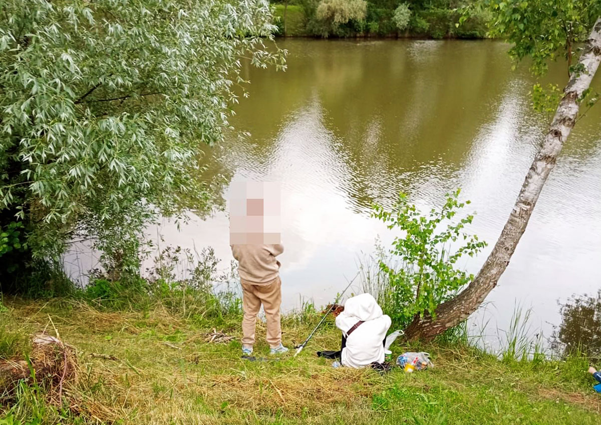 В Чехии полицейский в свой выходной поймал двух иностранцев за нелегальной рыбалкой