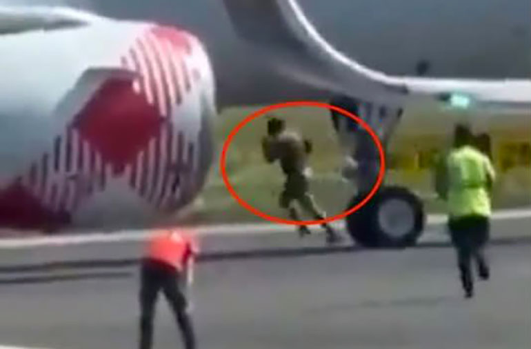 Появилось видео гибели мужчины в двигателе самолета в аэропорту Милан-Бергамо