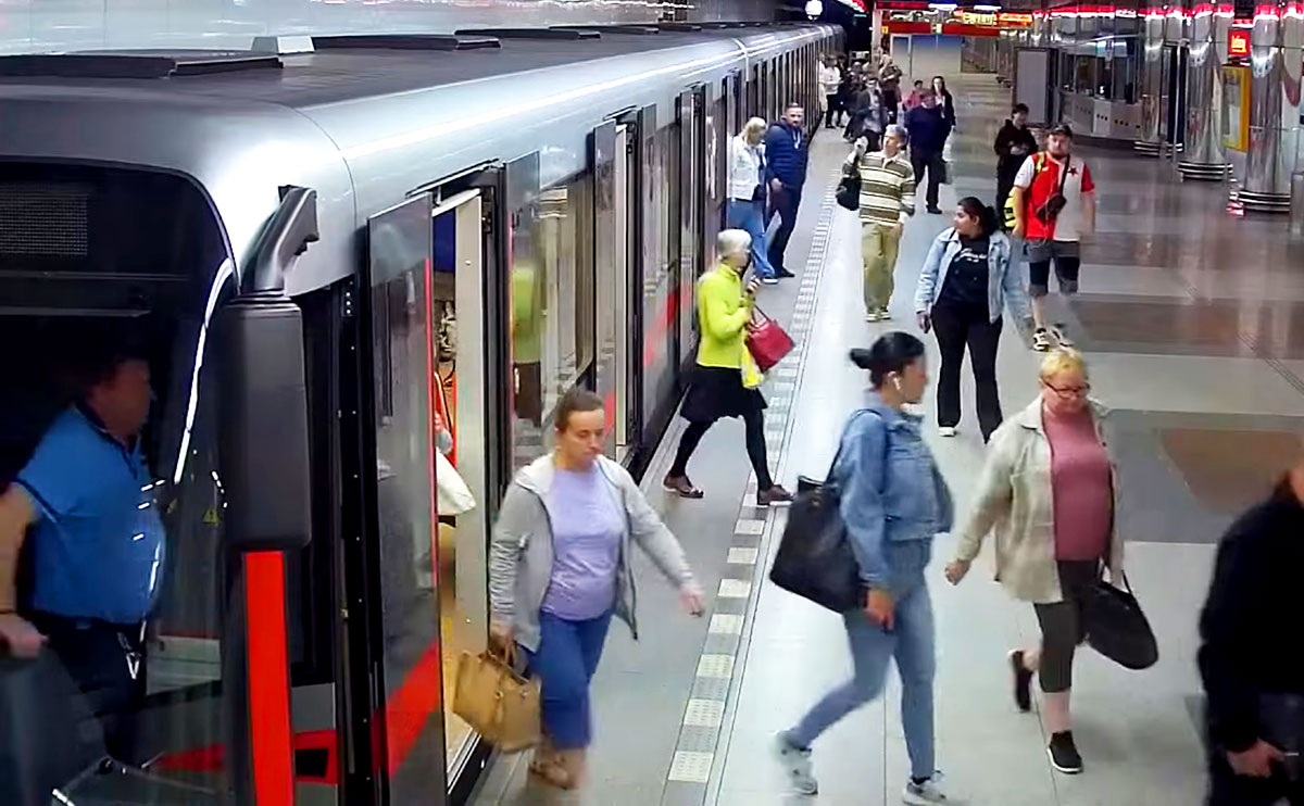 В пражском метро агрессоры напали на пассажира, сделавшего им замечание