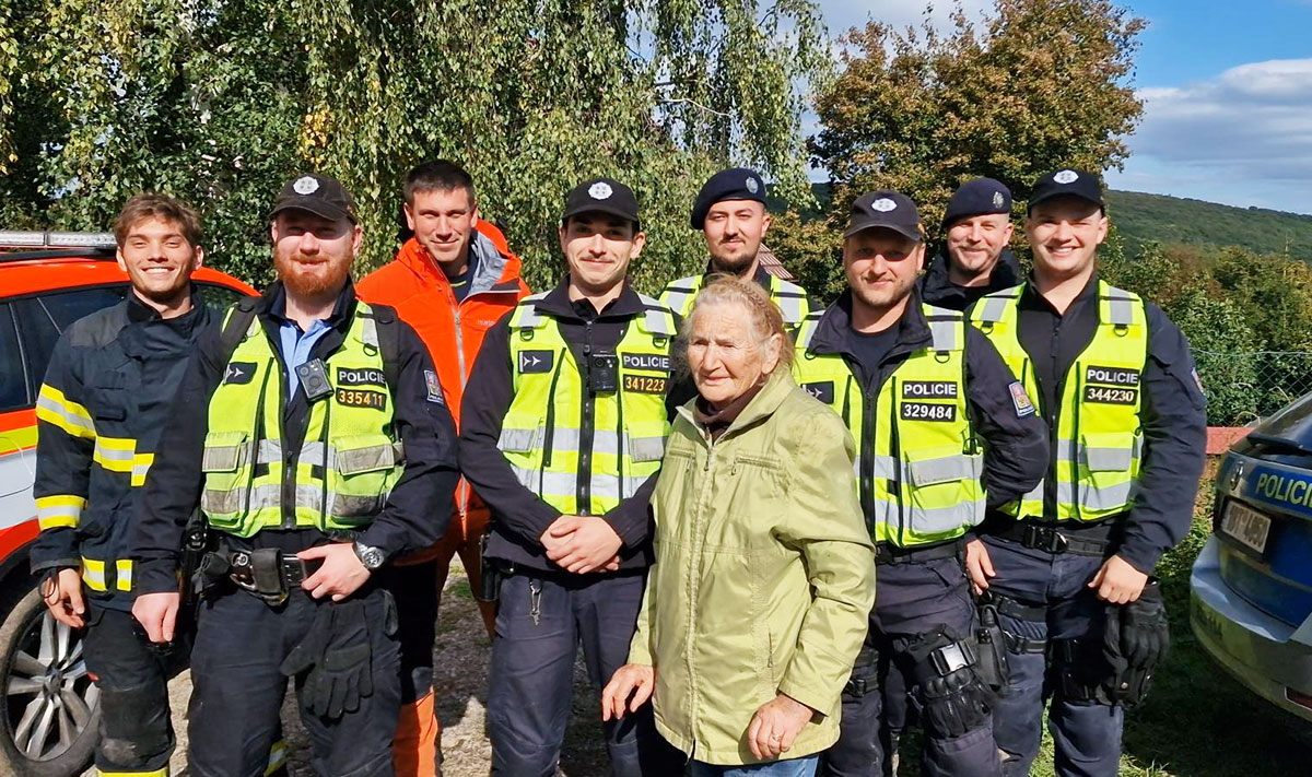 В Чехии пенсионерка увлеклась сбором грибов, заблудилась и дошла до Словакии