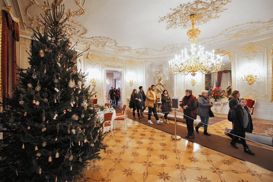 В субботу Пражский Град откроет для бесплатного посещения празднично украшенные парадные залы