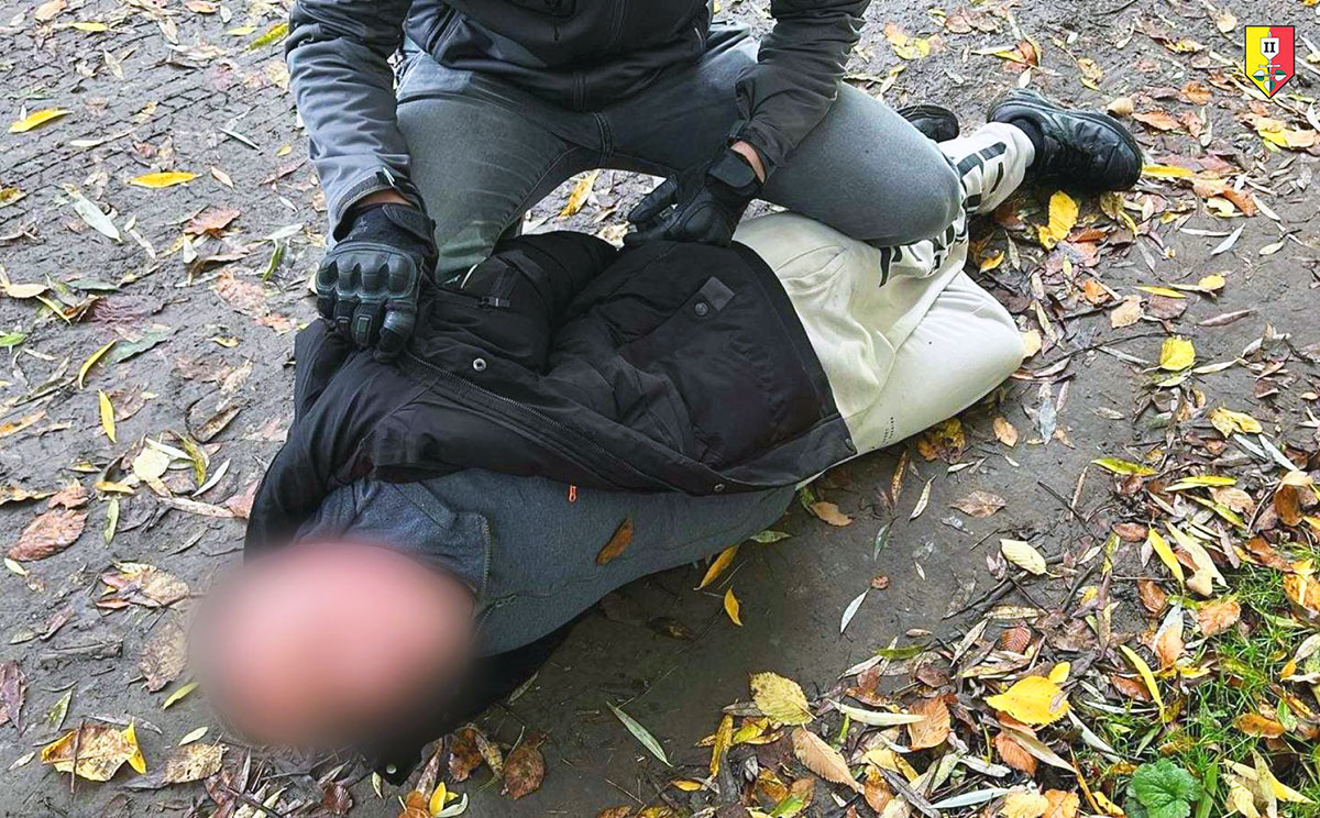 Иностранец пытался изнасиловать и ограбить женщину в Праге