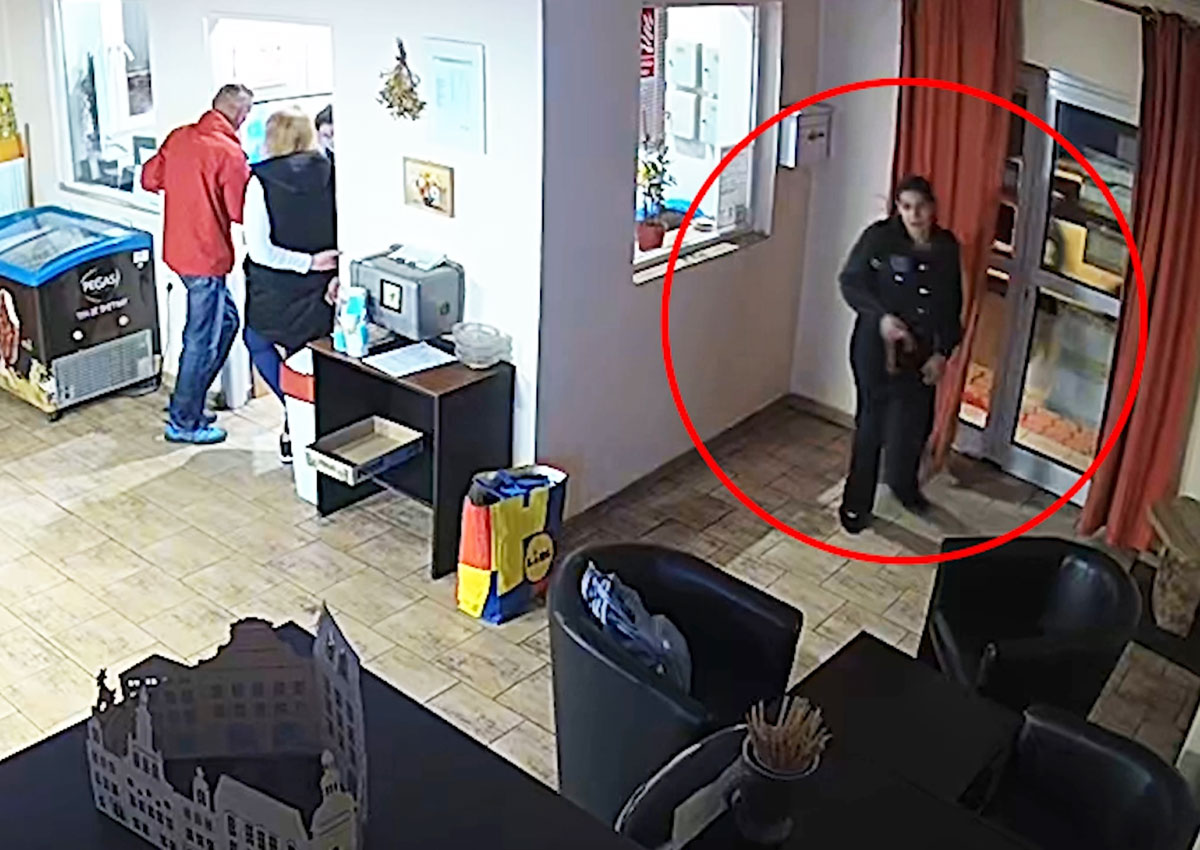 В Праге неизвестные присвоили забытый рюкзак: видео
