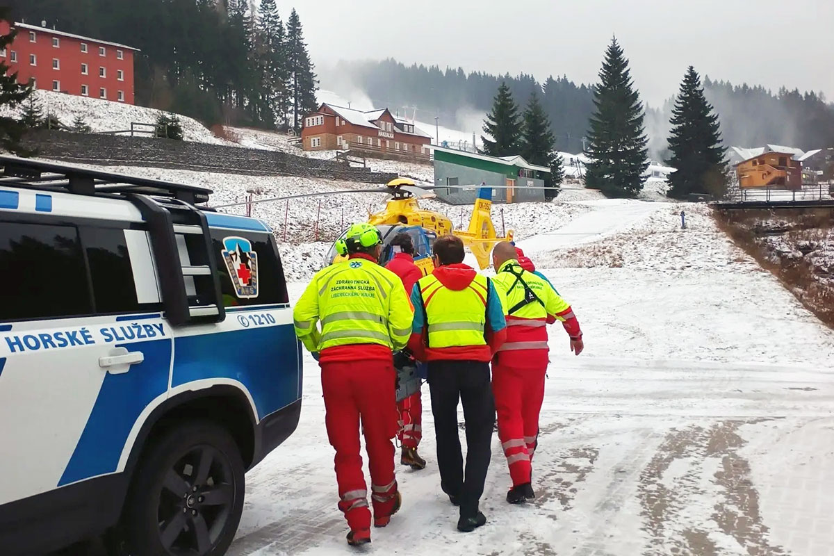 В Чехии иностранка переоценила силы, отправившись на Снежку в шортах и футболке