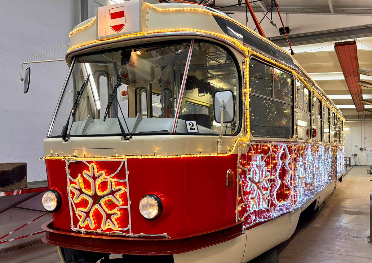 В субботу на улицы Брно выйдет рождественский трамвай