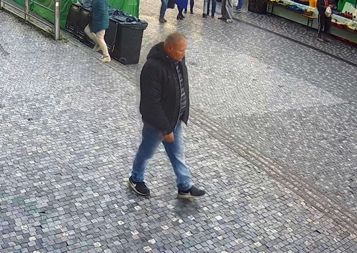 В Праге неизвестный присвоил чужой кошелек: видео