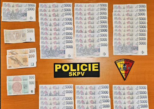 В Праге воровка украла у пенсионерки 400 тыс. крон на выходе из банка