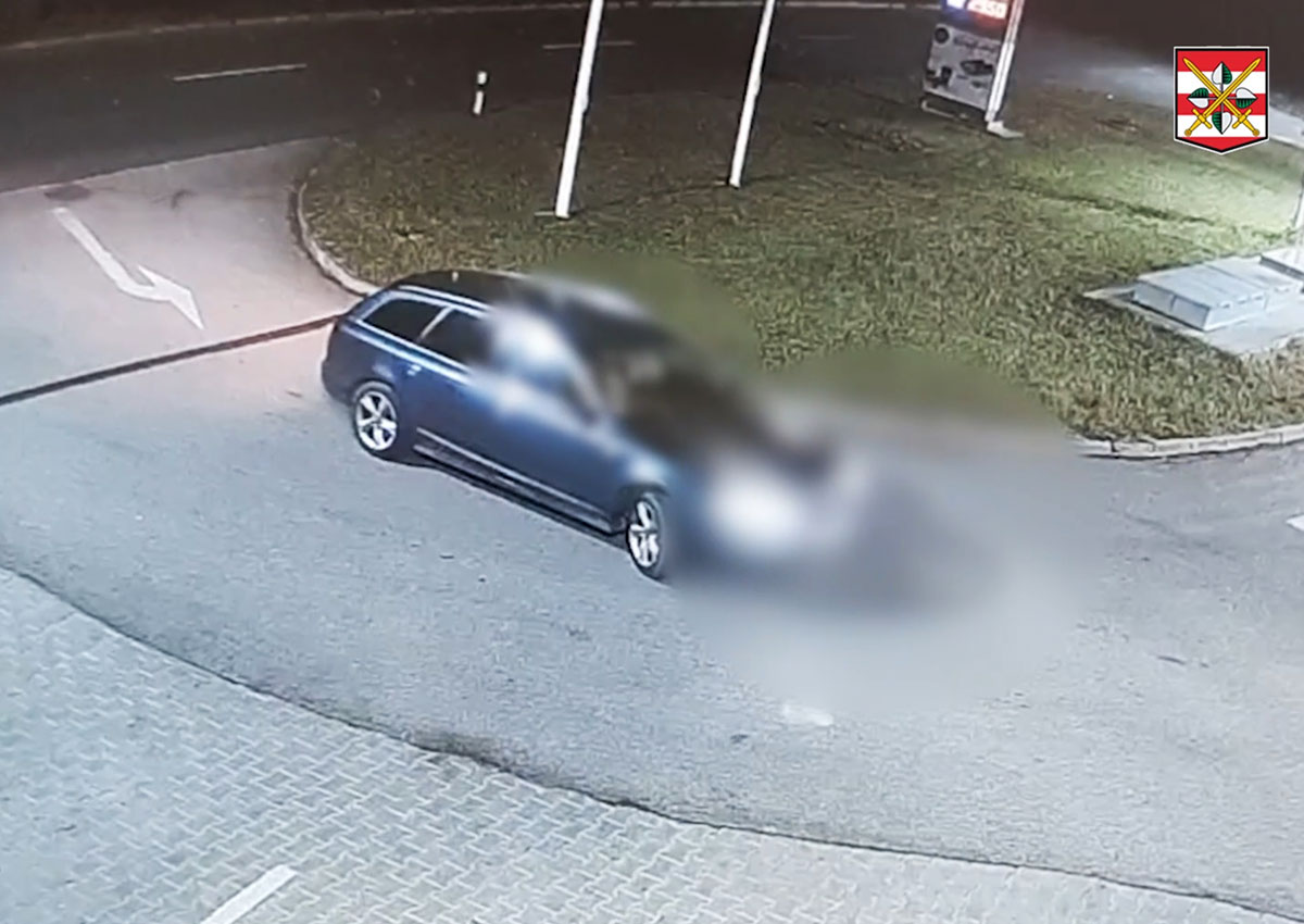 В Чехии столб остановил пьяного водителя-иностранца: видео