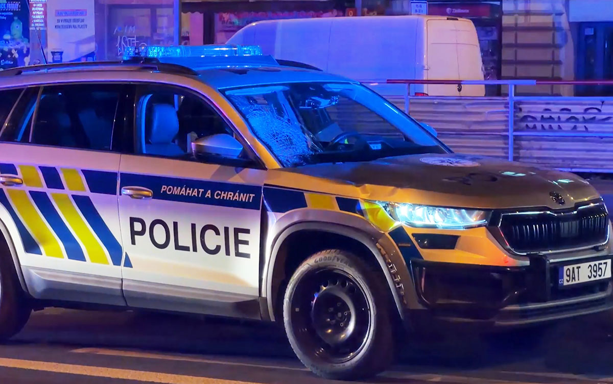 В Праге полицейская машина насмерть сбила пешехода
