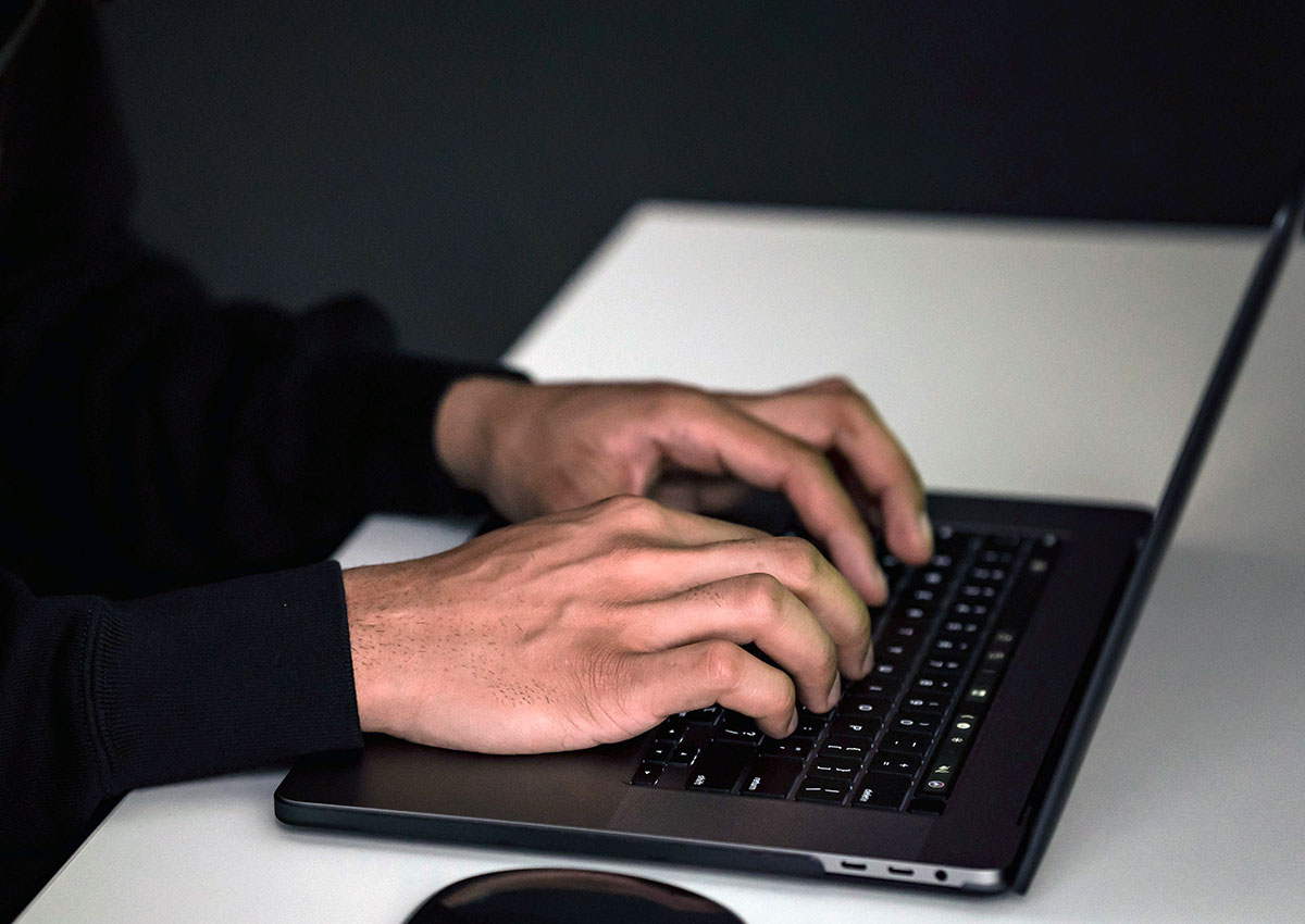 Житель Праги под женским профилем «охотился» на мальчиков