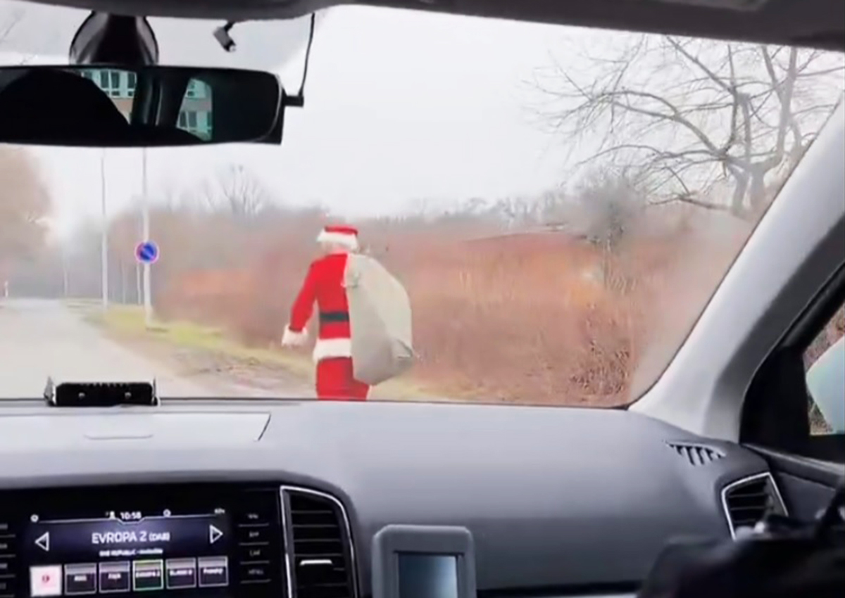 В Чехии полиция задержала и выдворила Санта-Клауса: видео