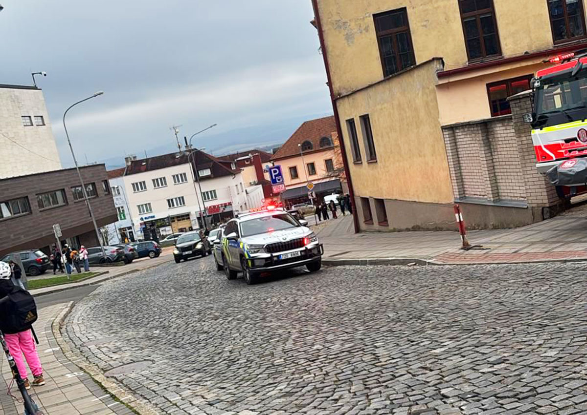 В Чехии полиция эвакуировала школу из-за опасности взрыва