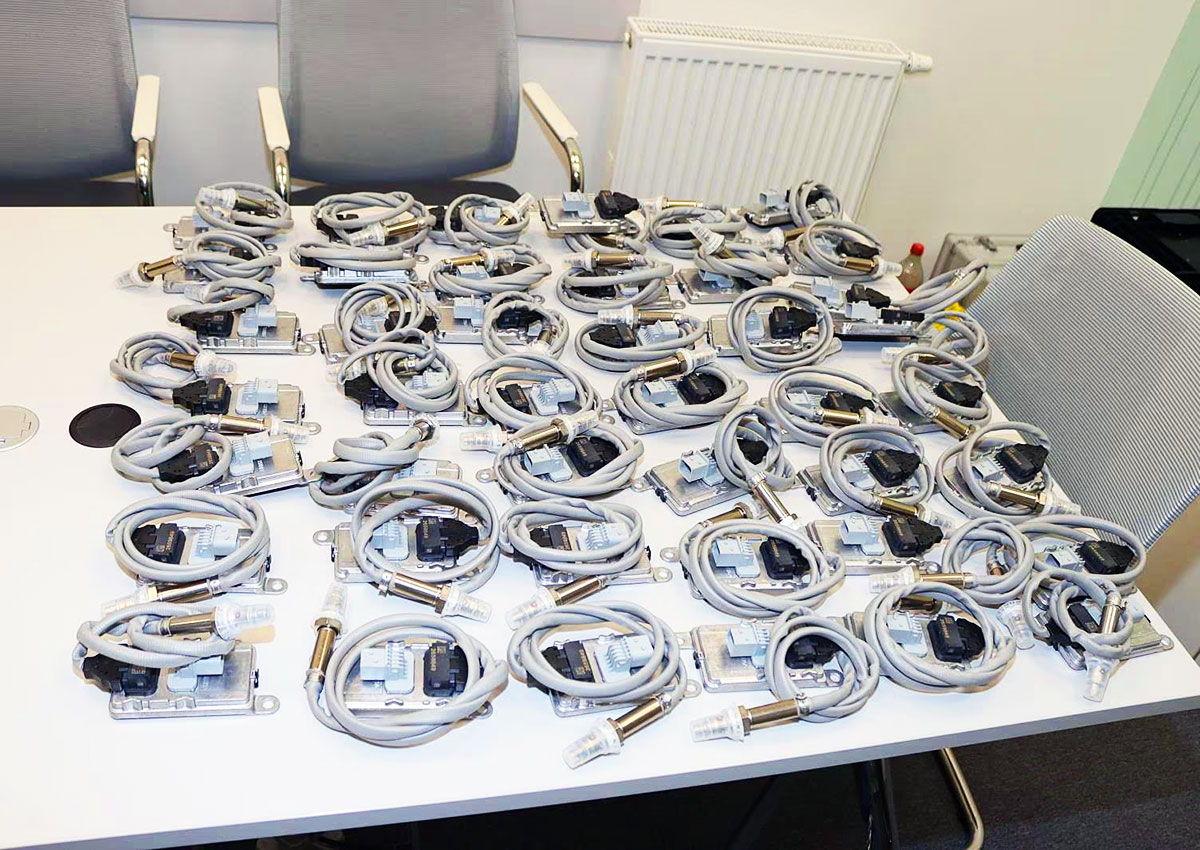 В Чехии сотрудники-иностранцы вынесли с завода датчики на крупную сумму