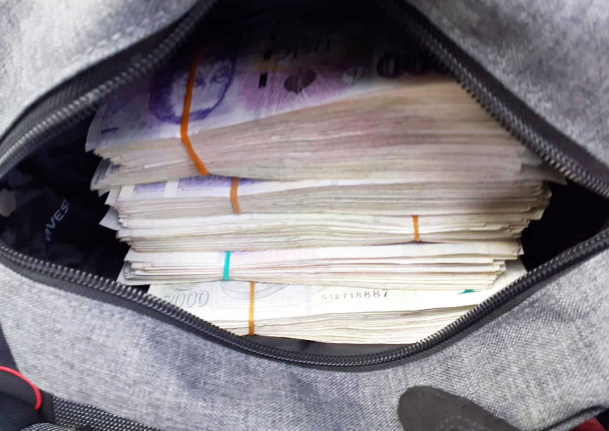 В Чехии у водителя изъяли 1,1 млн крон. У него не было подтверждающих документов