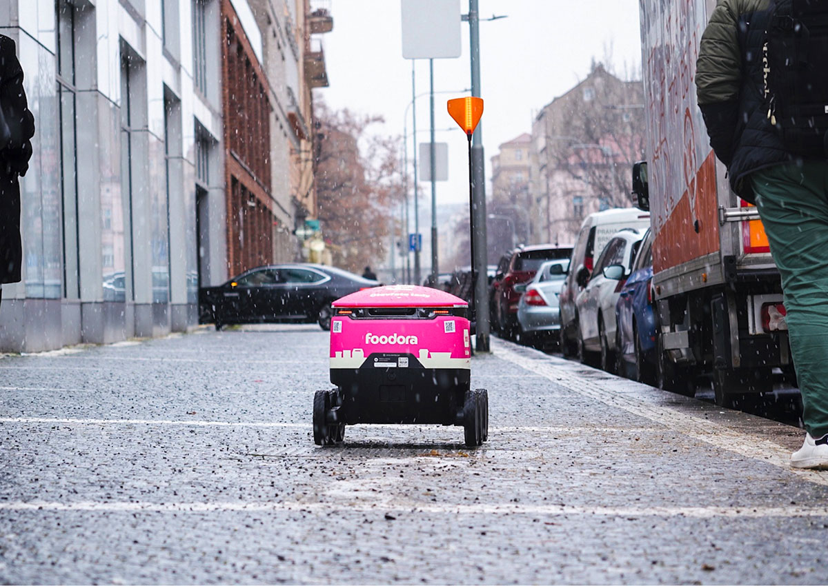 По Праге начали колесить роботы-доставщики