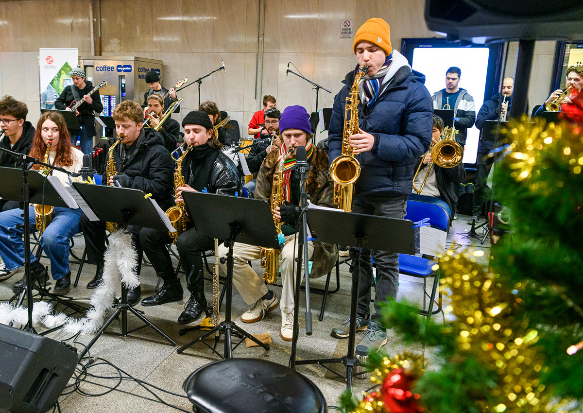 Метро Праги превратится в рождественскую концертную площадку