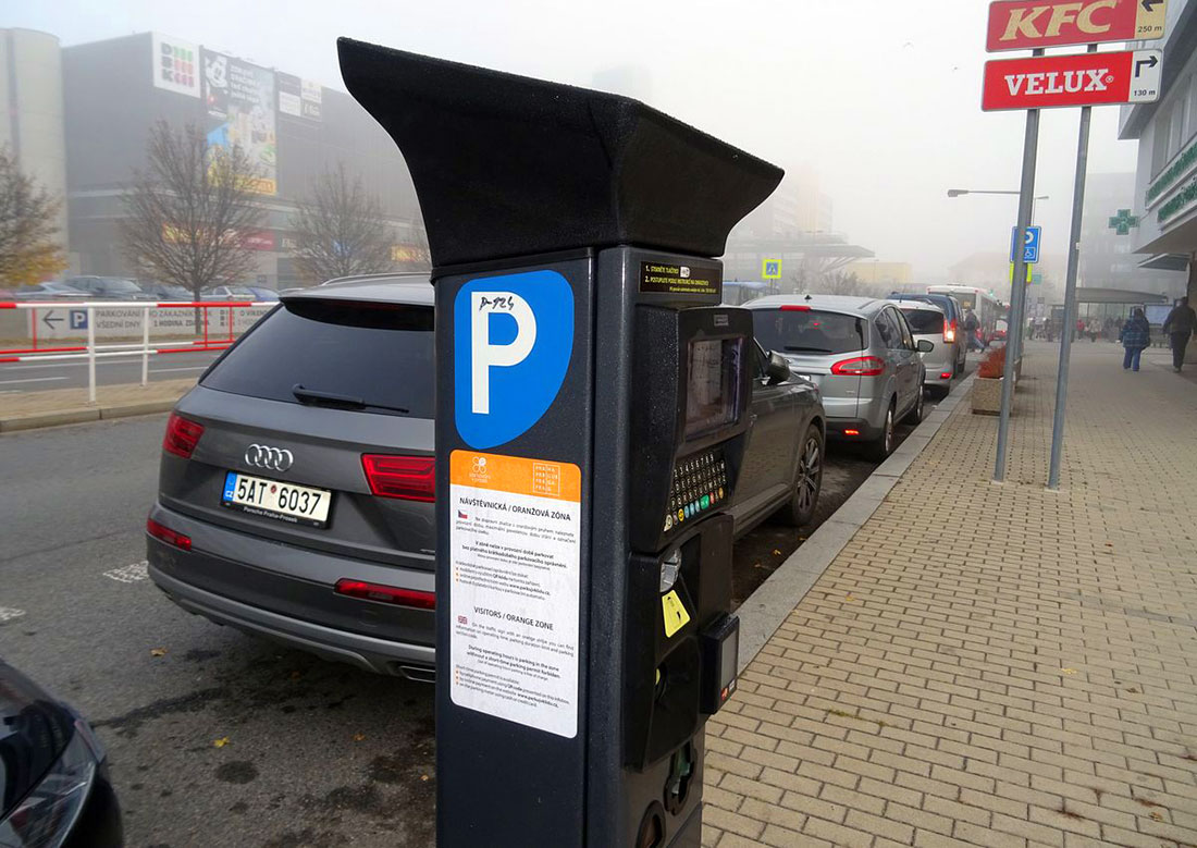 В Праге снизят стоимость парковки в период зимних праздников 2025/2026