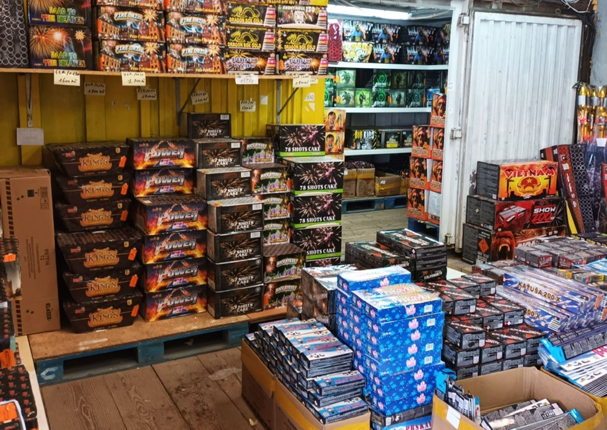 На вьетнамском рынке SAPA в Праге незаконно хранили полтонны пиротехники