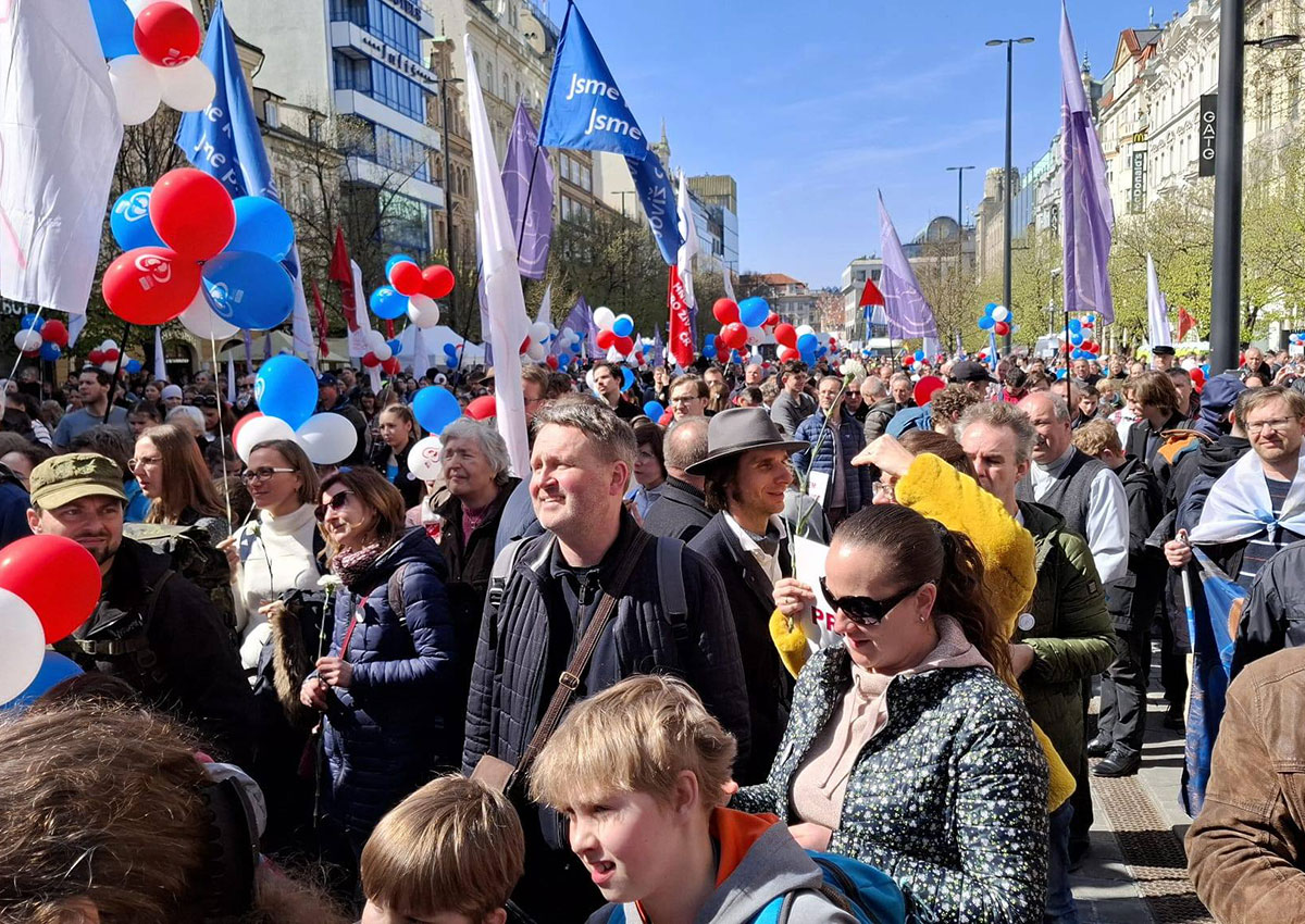 В центре Праги сошлись противники и сторонники абортов. Вмешалась полиция