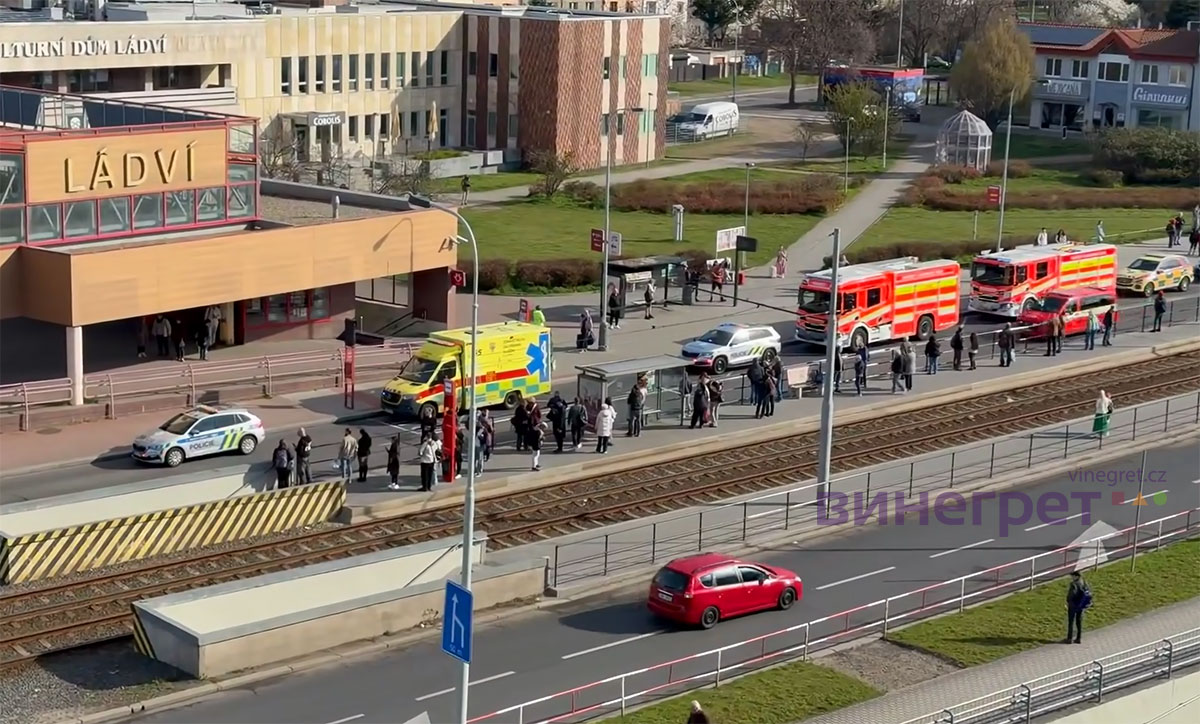 Поезд насмерть сбил человека в метро Праги