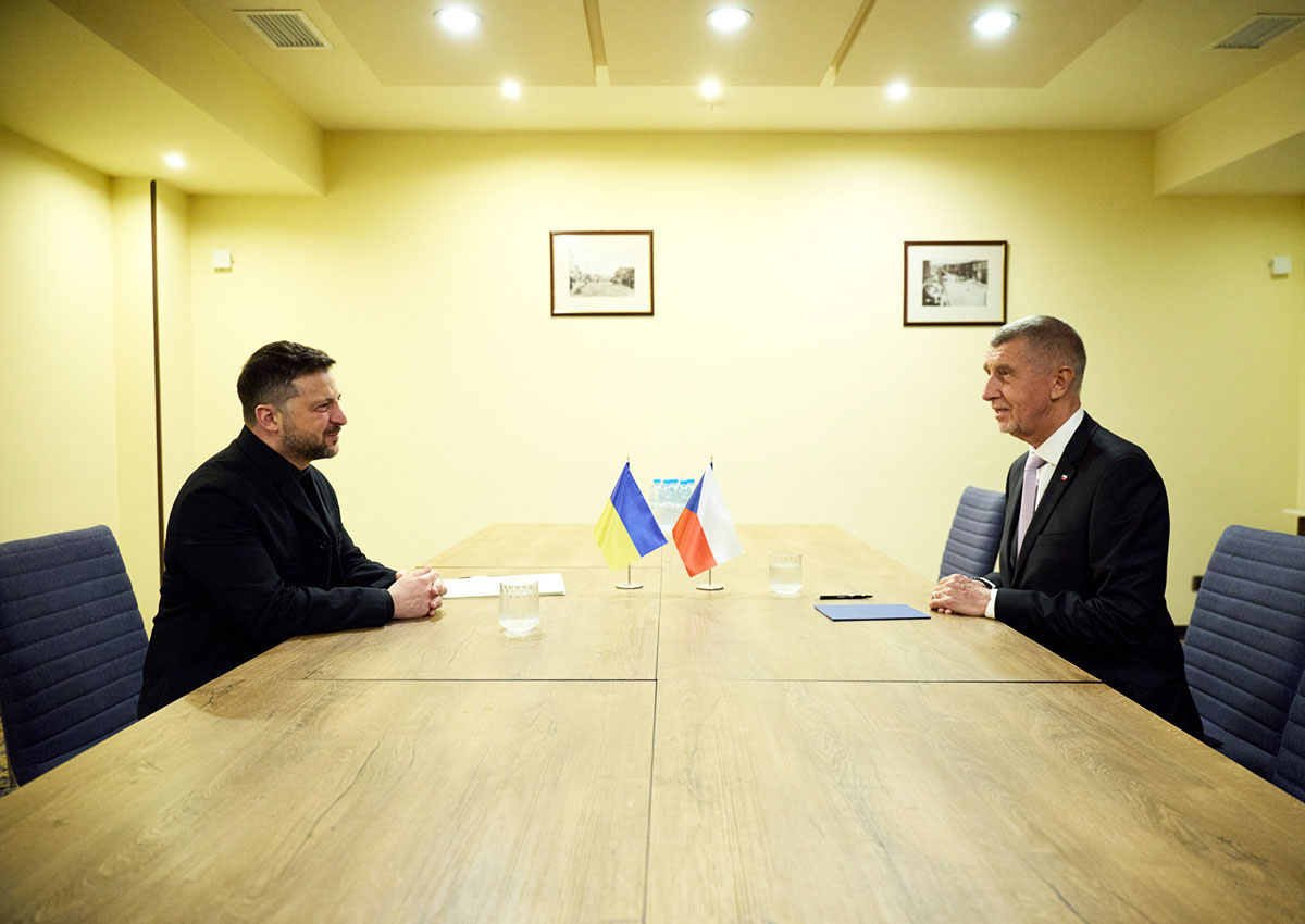 Премьер Чехии и президент Украины встретились в Ереване