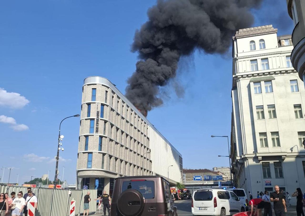 В центре Праги произошел сильный пожар
