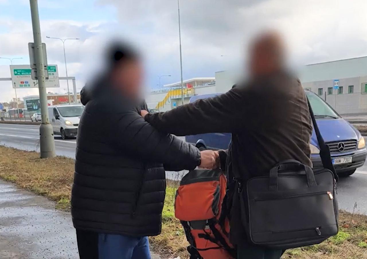 В Праге пассажиру диагностировали перелом ребер после конфликта с контролерами: видео