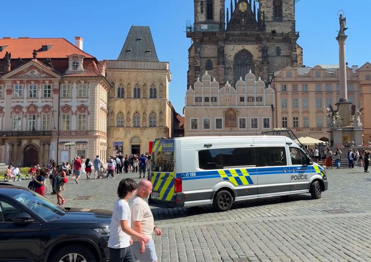 В Праге полиция эвакуировала Староместскую ратушу