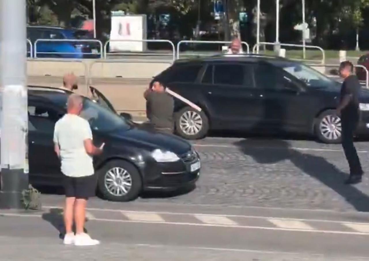 Яростный дорожный конфликт в Праге попал на видео