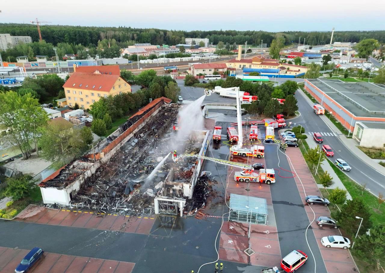 Установлена причина пожара супермаркета Lidl под Прагой