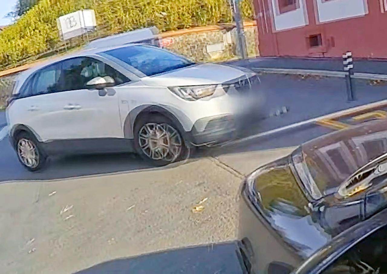 В Праге водитель под кокаином врезался в стену Тройского замка: видео